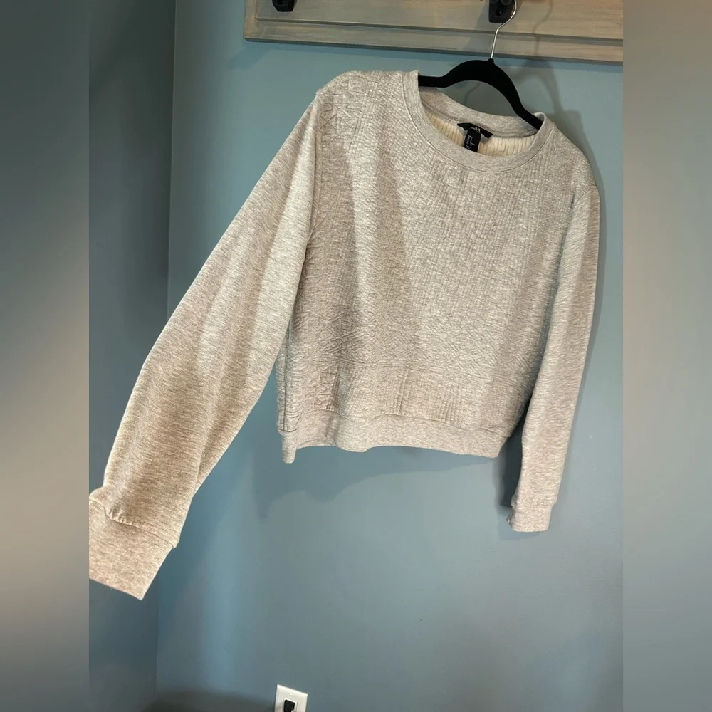 H&M Textured Crewneck Sweatshirt in Heather Grey - Picture 4 of 9